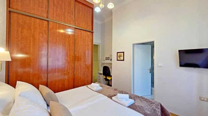 Image No.8-3 Bed Property for sale