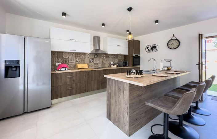 Image No.13-4 Bed Property for sale