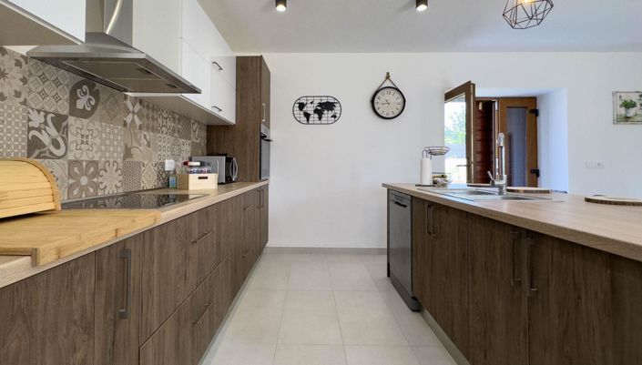 Image No.14-4 Bed Property for sale