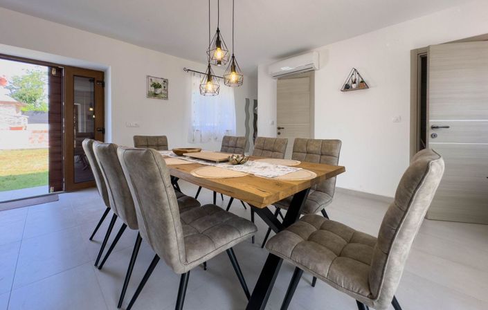 Image No.16-4 Bed Property for sale