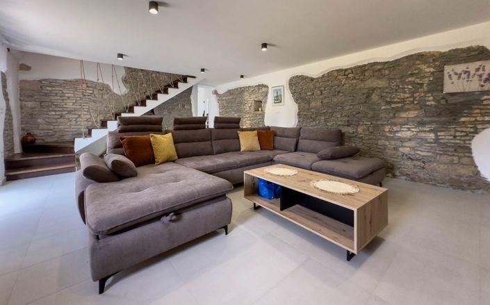 Image No.19-4 Bed Property for sale