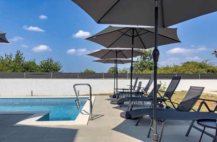 Image No.4-4 Bed Property for sale