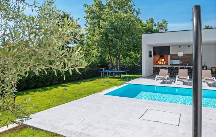 Image No.14-5 Bed Property for sale