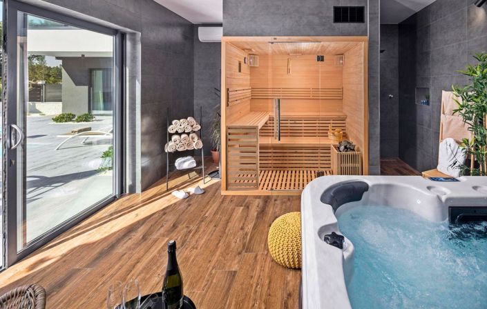 Image No.17-5 Bed Property for sale