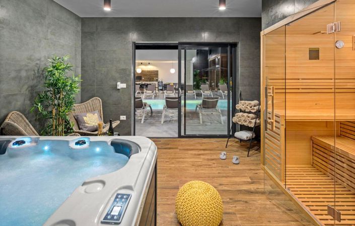 Image No.18-5 Bed Property for sale