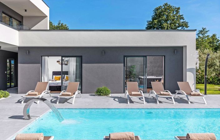 Image No.3-5 Bed Property for sale