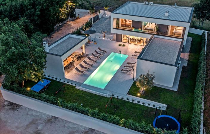 Image No.8-5 Bed Property for sale