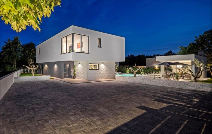 Image No.9-5 Bed Property for sale