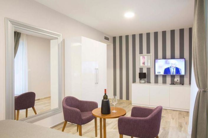 Image No.23-19 Bed Property for sale