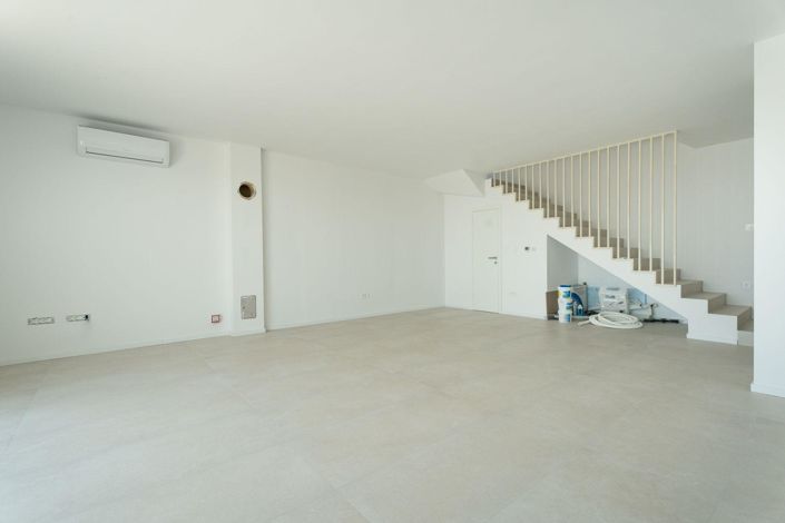 Image No.9-3 Bed Property for sale