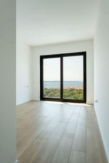 Image No.13-3 Bed Property for sale