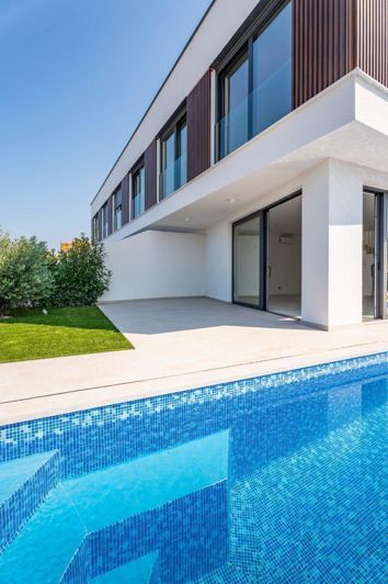 Image No.3-3 Bed Property for sale