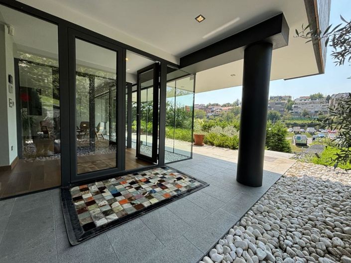 Image No.11-3 Bed Property for sale