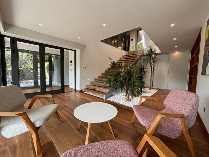 Image No.20-3 Bed Property for sale