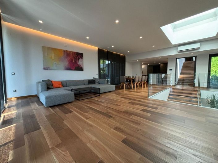 Image No.23-3 Bed Property for sale