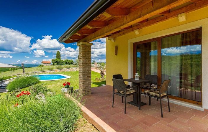 Image No.10-4 Bed Property for sale