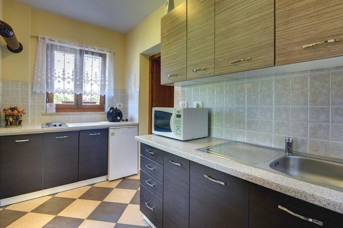 Image No.17-4 Bed Property for sale