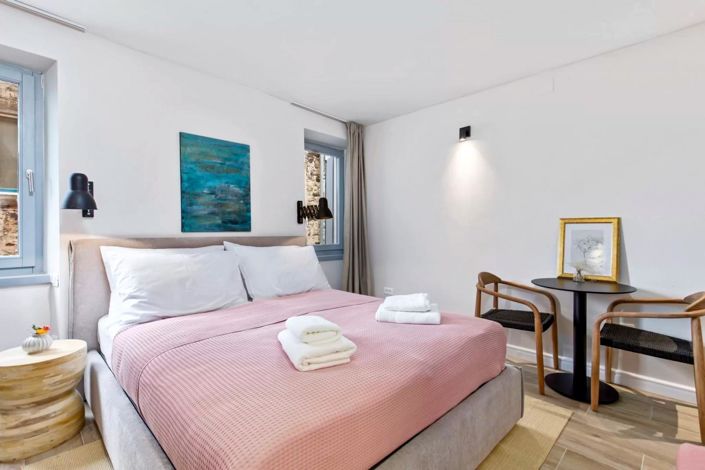Image No.15-6 Bed Property for sale