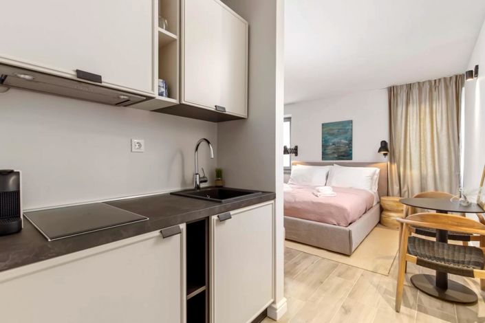 Image No.18-6 Bed Property for sale