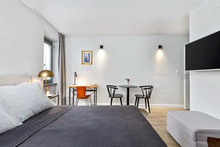 Image No.22-6 Bed Property for sale