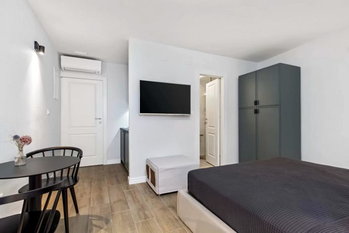 Image No.23-6 Bed Property for sale