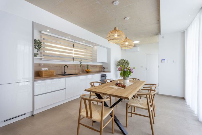 Image No.12-3 Bed Property for sale