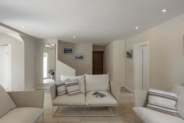 Image No.13-4 Bed Property for sale