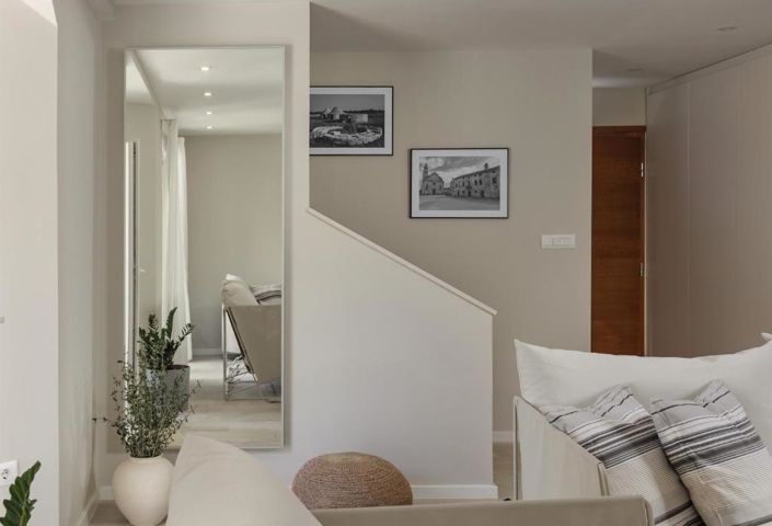 Image No.18-4 Bed Property for sale