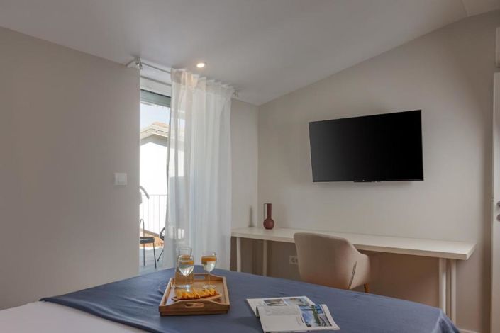 Image No.19-4 Bed Property for sale