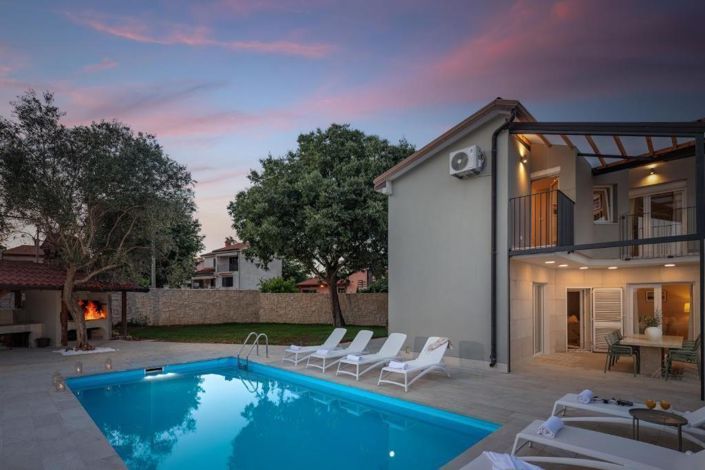 Image No.2-4 Bed Property for sale
