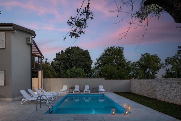 Image No.5-Propriété de 4 chambres à vendre à Brtonigla