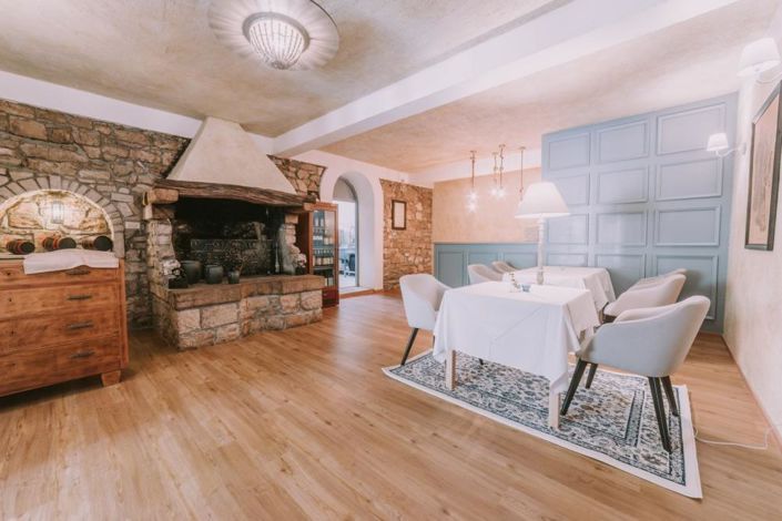 Image No.14-12 Bed Property for sale