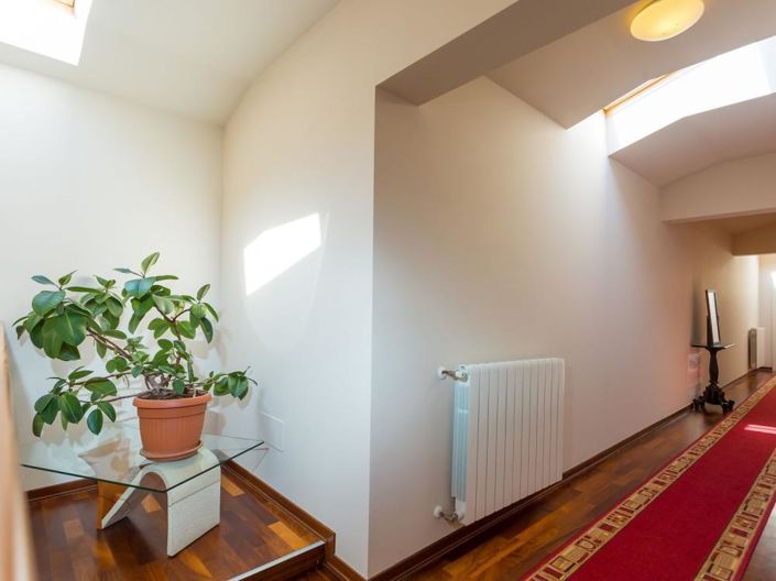 Image No.22-12 Bed Property for sale