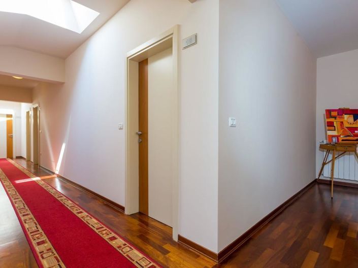 Image No.23-12 Bed Property for sale