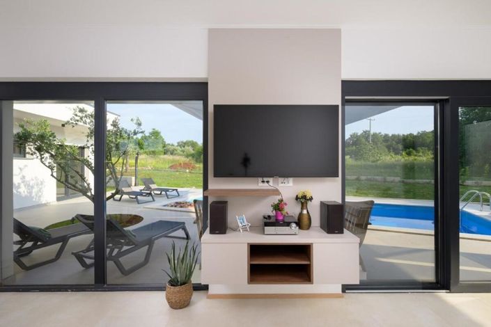 Image No.12-3 Bed Property for sale