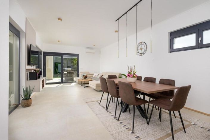 Image No.18-3 Bed Property for sale