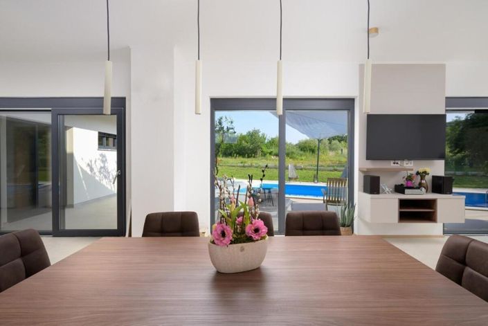 Image No.19-3 Bed Property for sale