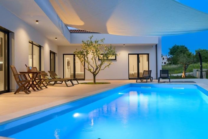 Image No.20-3 Bed Property for sale