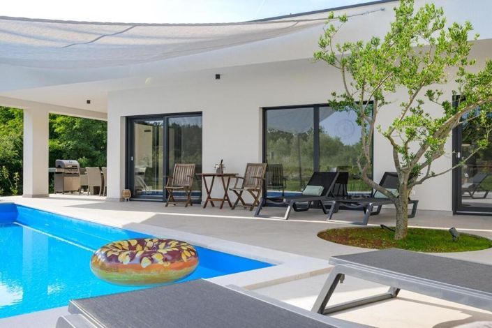 Image No.5-3 Bed Property for sale