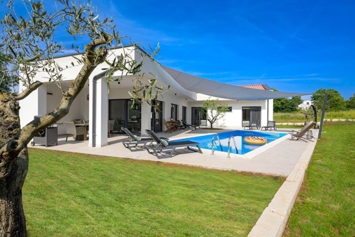 Image No.8-3 Bed Property for sale