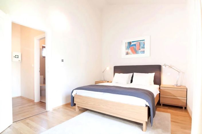 Image No.12-4 Bed Property for sale