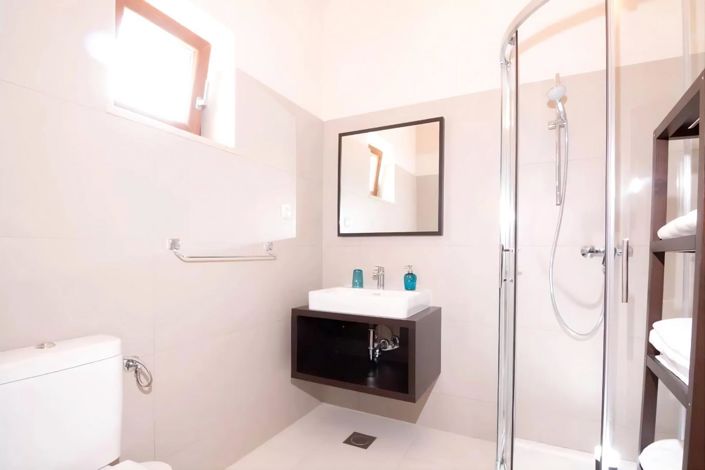 Image No.14-4 Bed Property for sale