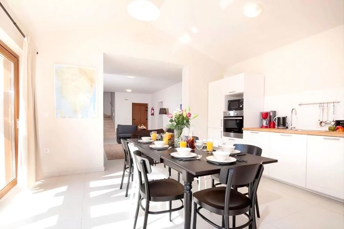 Image No.5-4 Bed Property for sale