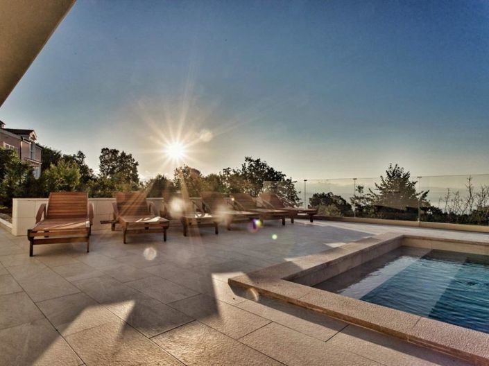 Image No.2-7 Bed Property for sale