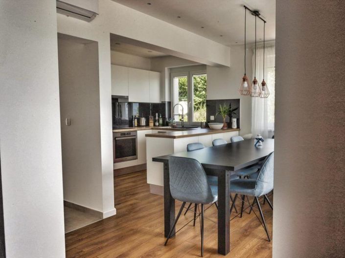 Image No.9-7 Bed Property for sale