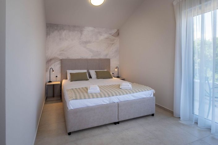 Image No.15-3 Bed Property for sale