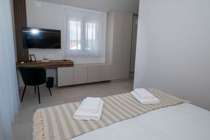 Image No.16-3 Bed Property for sale
