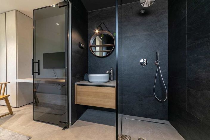 Image No.17-4 Bed Property for sale