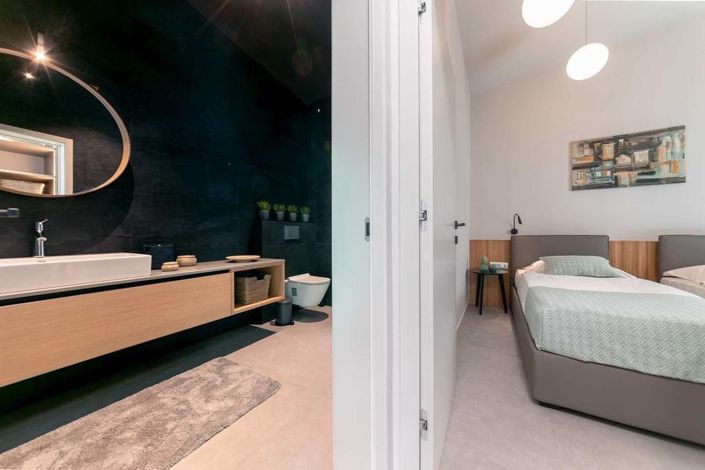 Image No.19-4 Bed Property for sale