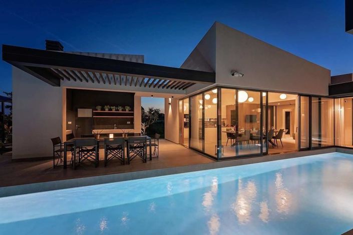 Image No.4-4 Bed Property for sale